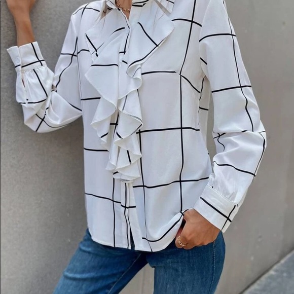 ruffle trim blouse - Picture 4 of 7